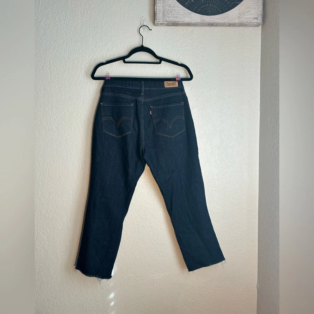 Levi's  Perfect Waist Straight Leg 🦵🏾 Blue Jeans 👖 - Picture 5 of 6